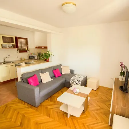 Apartament Ivis