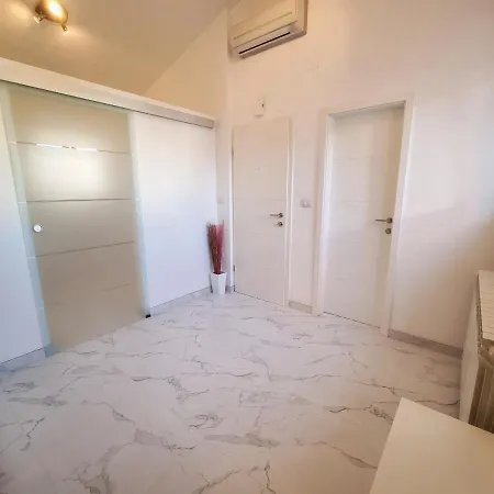 Ivis Apartman Vinkuran